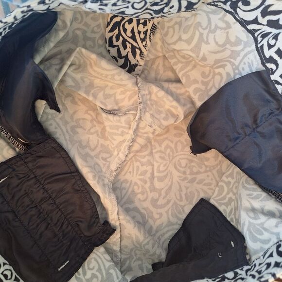 Tommy Hilfiger Slim Stretch Capri Waverly Black White Floral Size 16 Excellent - Picture 16 of 16